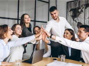 個人主義を脱してチームでより高い目標を目指す!チームワーク研修 | 最強の営業部隊を育てる3つのプログラム | 中尾経営の営業部隊最強化プログラム